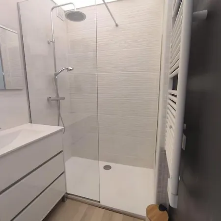 Apartment 323, Port Ambonne