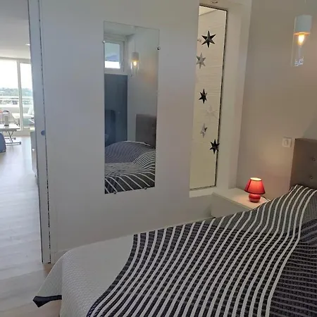 323, Port Ambonne 阿格德