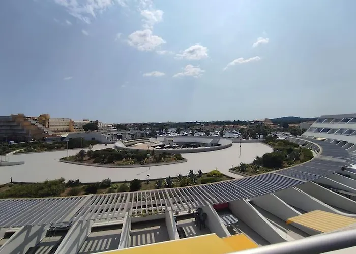 323, Port Ambonne Apartman *